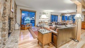 Flat-screen TV, fireplace - Snowbird Chalet (Steamboat Springs)