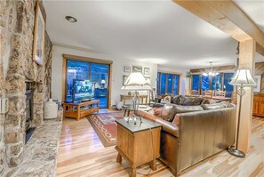 Flat-screen TV, fireplace