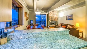 Flat-screen TV, fireplace - Storm Meadows C 219 (Steamboat Springs)