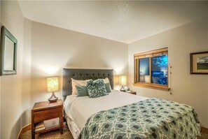 2 bedrooms, free wired Internet - Residences At Old Town A2 (Steamboat Springs)