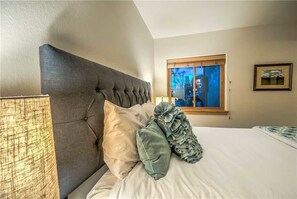 2 bedrooms, free wired Internet - Residences At Old Town A2 (Steamboat Springs)