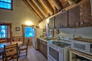 Private kitchen - Perry Mansfield - Pine Cabin (Steamboat Springs)