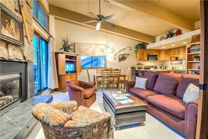 Flat-screen TV, fireplace, DVD player - Storm Meadows A 411 (Steamboat Springs)