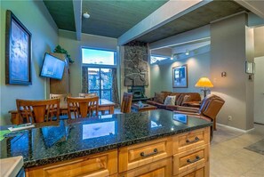 Stovetop, dishwasher, cookware/dishes/utensils, dining tables - Storm Meadows C 418 (Steamboat Springs)