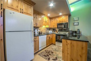 Stovetop, dishwasher, cookware/dishes/utensils, dining tables - Storm Meadows C 418 (Steamboat Springs)