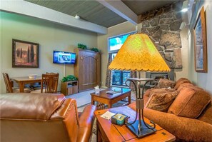 TV, fireplace - Storm Meadows C 418 (Steamboat Springs)