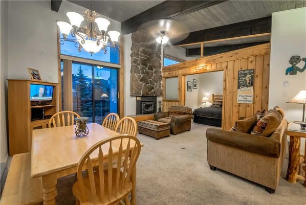 Flat-screen TV, fireplace - Storm Meadows C 414 (Steamboat Springs)