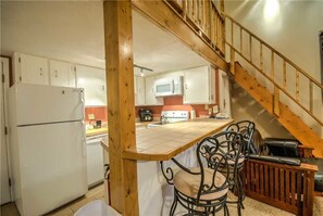 Stovetop, dishwasher, cookware/dishes/utensils, dining tables