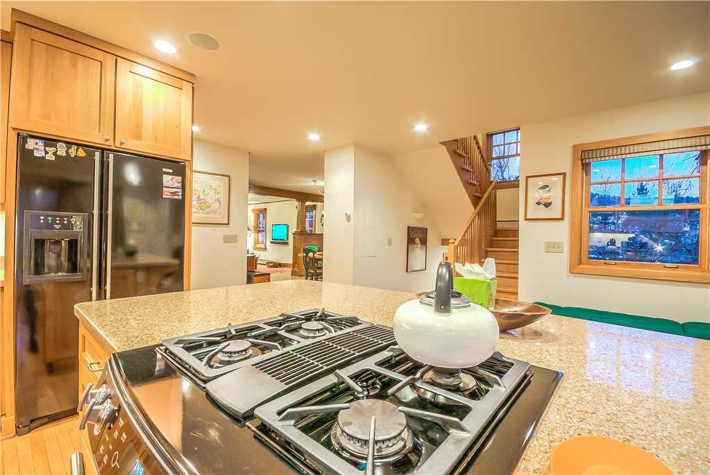 Stovetop, dishwasher, cookware/dishes/utensils, dining tables