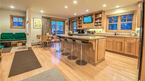 Private kitchen - Seventh Heaven Chalet (Steamboat Springs)