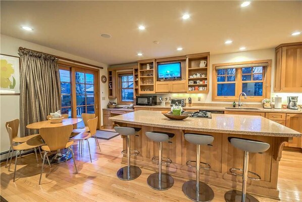 Stovetop, dishwasher, cookware/dishes/utensils, dining tables