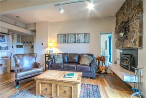 Flat-screen TV, fireplace