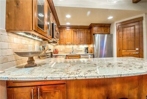 炉灶、洗碗机、厨具/餐具