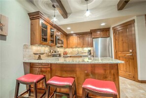 Stovetop, dishwasher, cookware/dishes/utensils