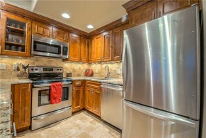 Stovetop, dishwasher, cookware/dishes/utensils - Storm Meadows A 211 (Steamboat Springs)