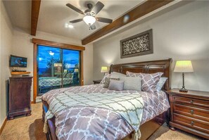2 bedrooms, free wired Internet