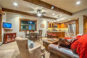 Flat-screen TV, fireplace - Storm Meadows A 211 (Steamboat Springs)