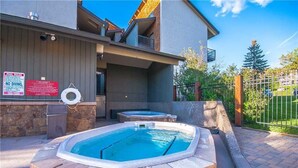 Outdoor spa tub - Rockies 2235 (Steamboat Springs)