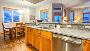Private kitchen - Storm Meadows Spa Grenoble III (Steamboat Springs)