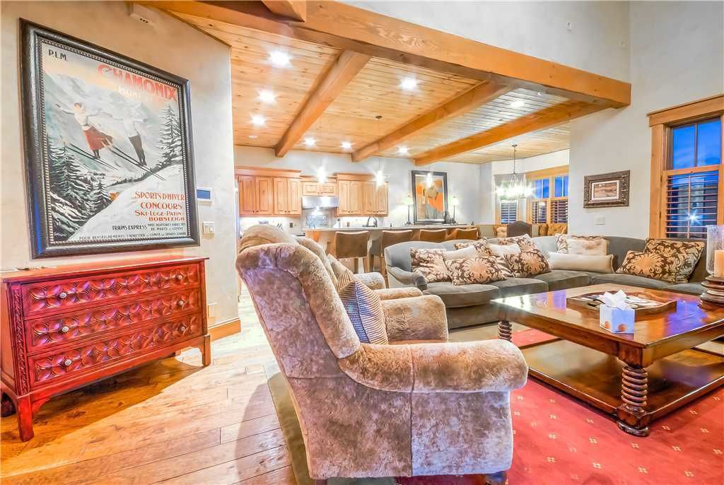 Flat-screen TV, fireplace