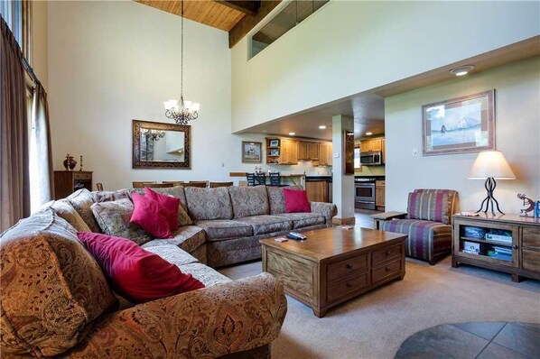 Flat-screen TV, fireplace, DVD player