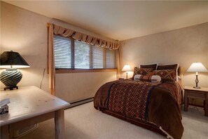 4 bedrooms, free wired Internet