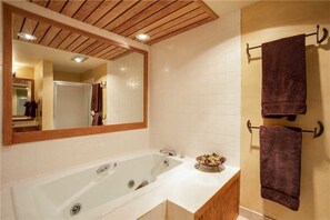 Jetted bathtub - The Ridge Townhome #1 (Steamboat Springs)