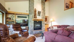 Flat-screen TV, fireplace - The Ridge Townhome #1 (Steamboat Springs)