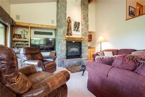 Flat-screen TV, fireplace - The Ridge Townhome #1 (Steamboat Springs)
