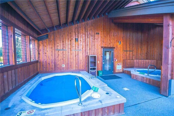 Indoor spa tub