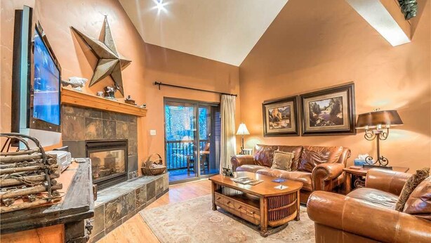 Flat-screen TV, fireplace - Timber Run 111 (Steamboat Springs)