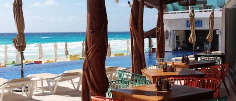 Bar sur la plage