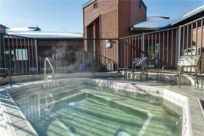 Baignoire à remous extérieure