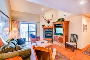 TV, fireplace - Timber Run 208 (Steamboat Springs)