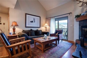 TV, fireplace - Timber Run 208 (Steamboat Springs)