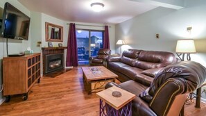 平面電視、壁爐