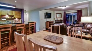 平板电视、壁炉