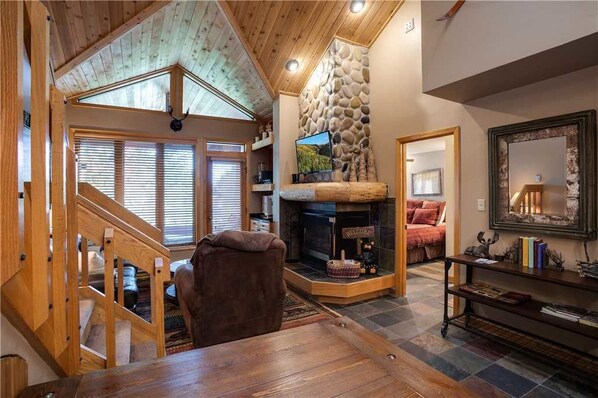 ทีวี, เตาผิง