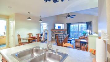 Dishwasher, cookware/dishes/utensils, spices