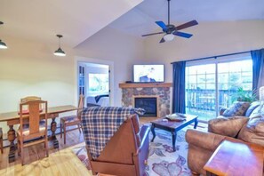 Flat-screen TV, fireplace, Netflix, streaming services - Villas At Walton Creek 1404 (Steamboat Springs)
