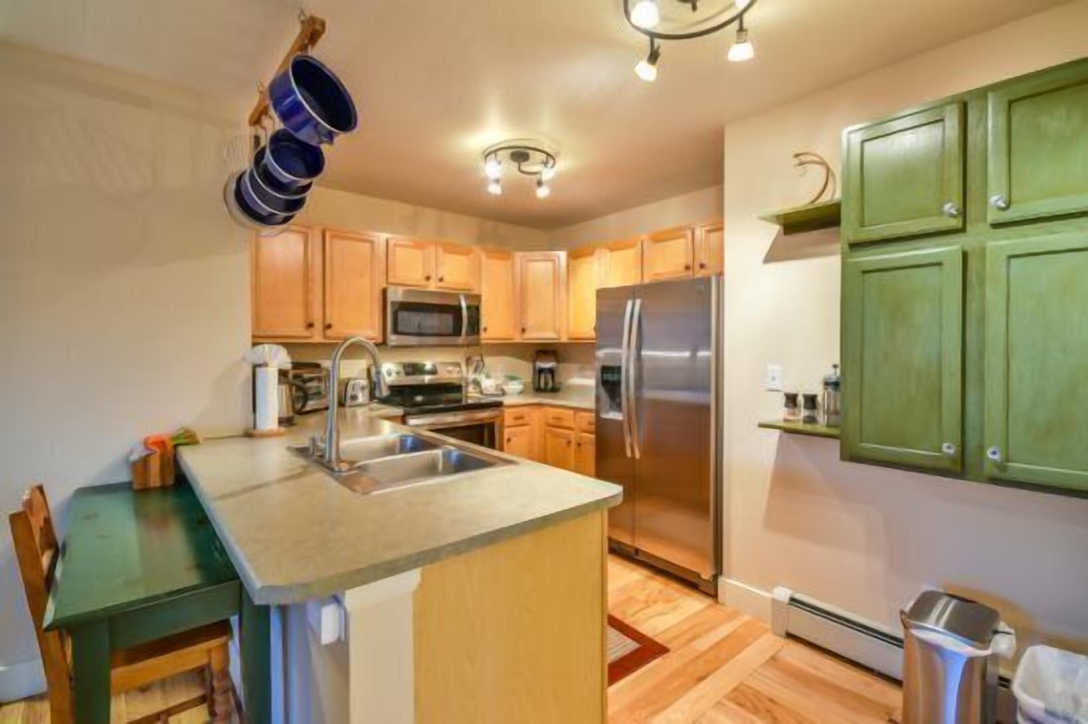 Dishwasher, cookware/dishes/utensils, spices