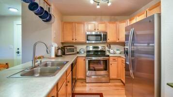 Dishwasher, cookware/dishes/utensils, spices