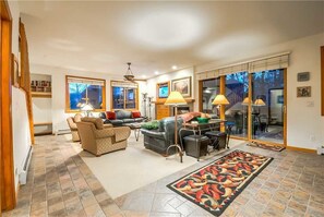 Flat-screen TV, fireplace, stereo - Waterford 14 (Steamboat Springs)