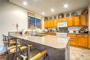 Stovetop, dishwasher, cookware/dishes/utensils, dining tables - Waterford 14 (Steamboat Springs)