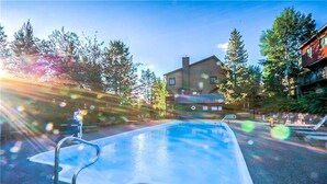 Outdoor pool - Waterford 24 (Steamboat Springs)