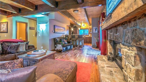 Flat-screen TV, fireplace - Waterford 24 (Steamboat Springs)