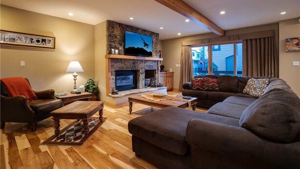 Flat-screen TV, fireplace - Waterford 17 (Steamboat Springs)