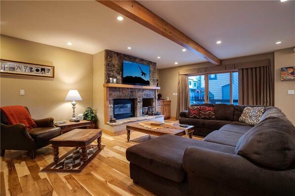 Flat-screen TV, fireplace