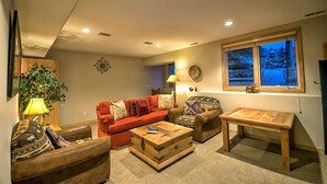 TV, fireplace - Wynterwade Chalet (Steamboat Springs)