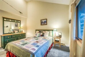 2 bedrooms, free wired internet - Yampa View 212 (Steamboat Springs)